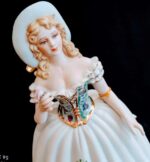 2363L Κυρία με λουλούδι (Διαθέσιμο κατόπιν παραγγελίας) - Image 2