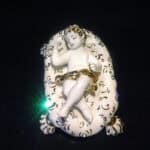 46132 Παιδάκι που κοιμάται με χρυσό και swarovski Sabadin (Διαθέσιμο κατόπιν παραγγελίας) - Image 2