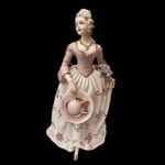 2373C Κυρία του ‘700 με καπέλο (Διαθέσιμο κατόπιν παραγγελίας)