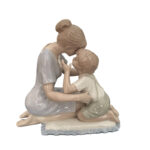 D7741 Πορσελάνινη φιγούρα μητέρα με αγοράκι - Image 2