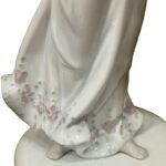 D7764 Πορσελάνινη φιγούρα μητέρα με μωρό καρουζέλ - Image 3