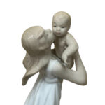 D7764 Πορσελάνινη φιγούρα μητέρα με μωρό καρουζέλ - Image 2