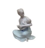 Πορσελάνινη φιγούρα μητέρα με μωρό