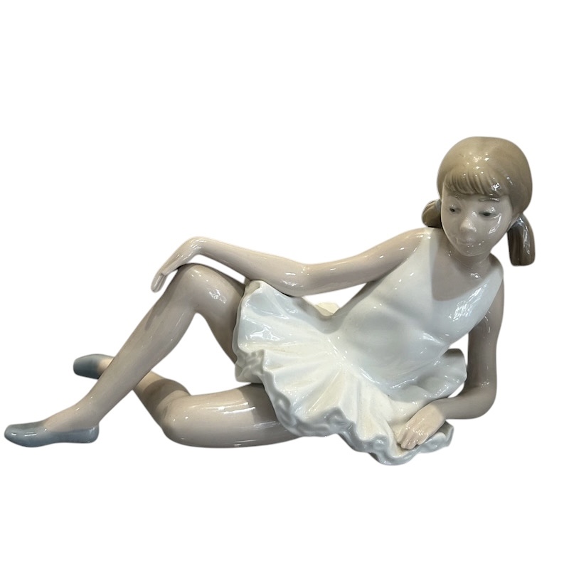 02001457 Reclining Ballarina